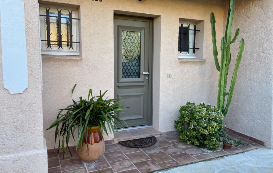 Porte d’entrée à Chambéry : isolation et protection 